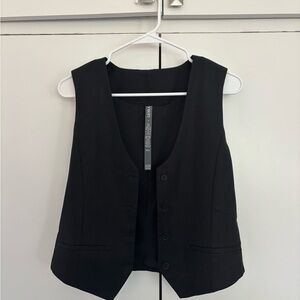 Vuori Black Vest